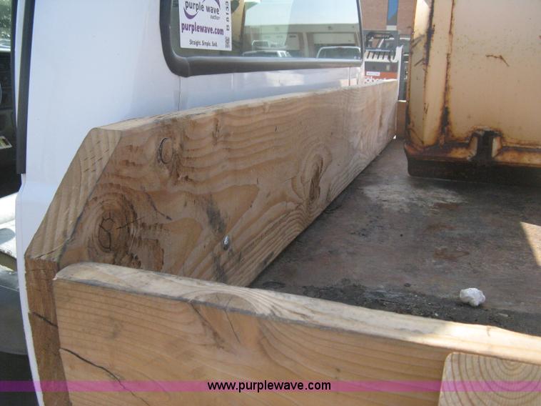 image for item B8133 2003 Ford F350 XL Super Duty flatbed pickup truck