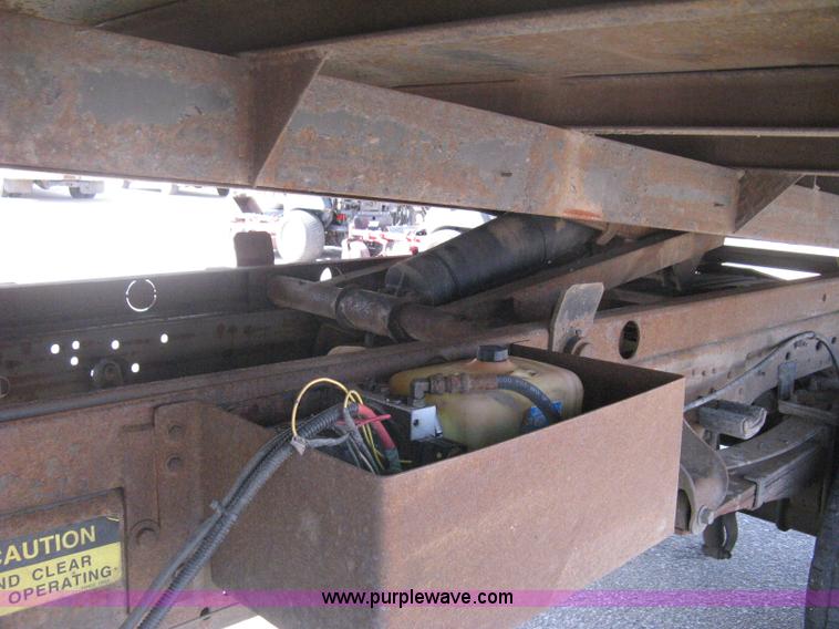 image for item B8133 2003 Ford F350 XL Super Duty flatbed pickup truck