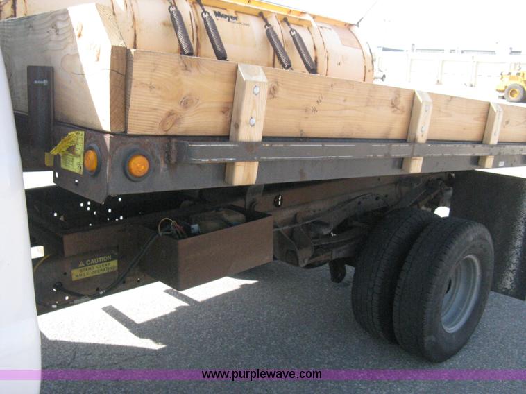 image for item B8133 2003 Ford F350 XL Super Duty flatbed pickup truck