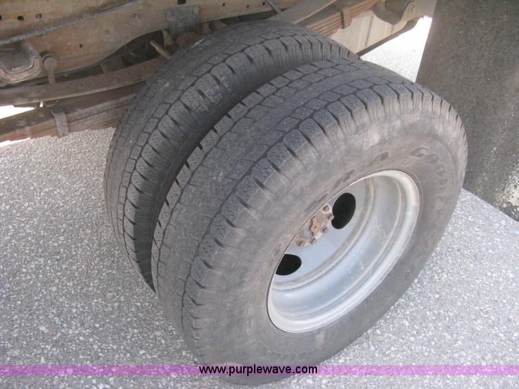 image for item B8133 2003 Ford F350 XL Super Duty flatbed pickup truck