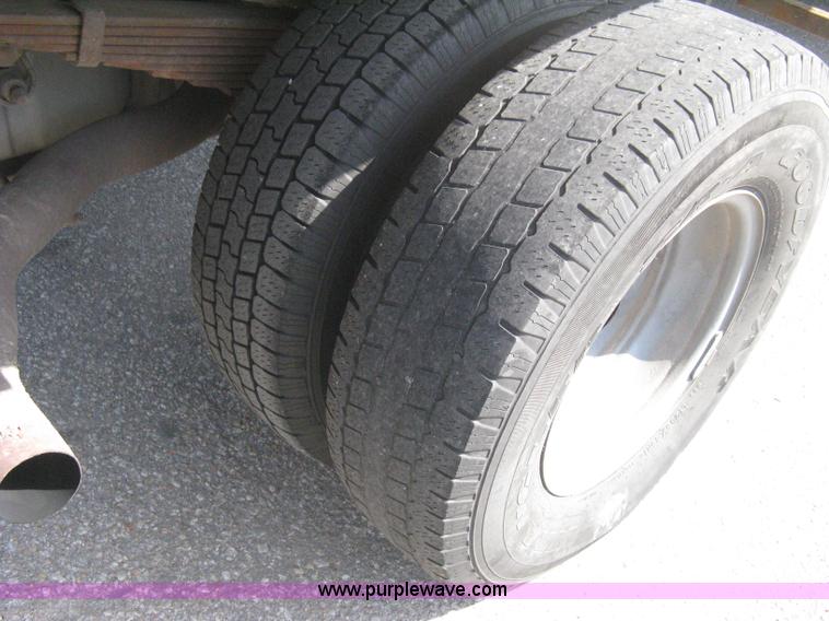 image for item B8133 2003 Ford F350 XL Super Duty flatbed pickup truck