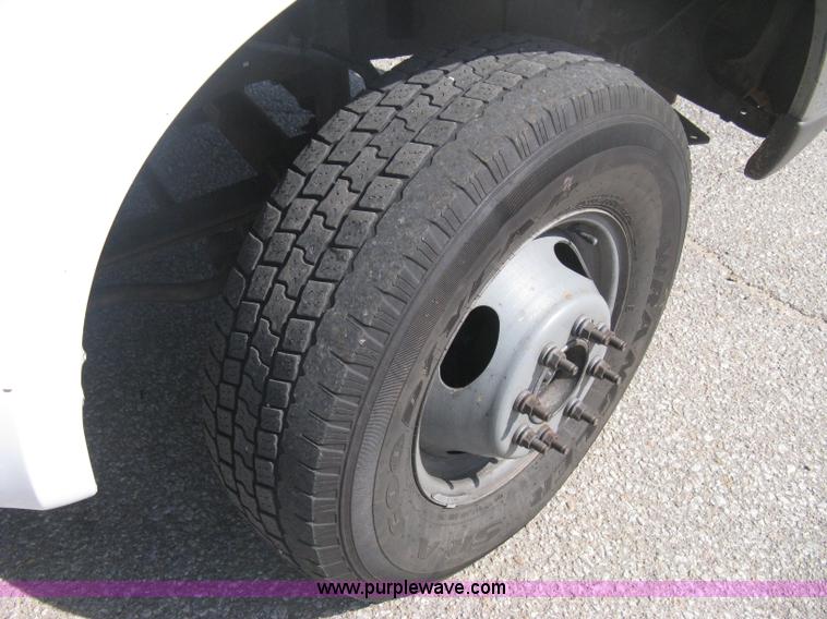 image for item B8133 2003 Ford F350 XL Super Duty flatbed pickup truck