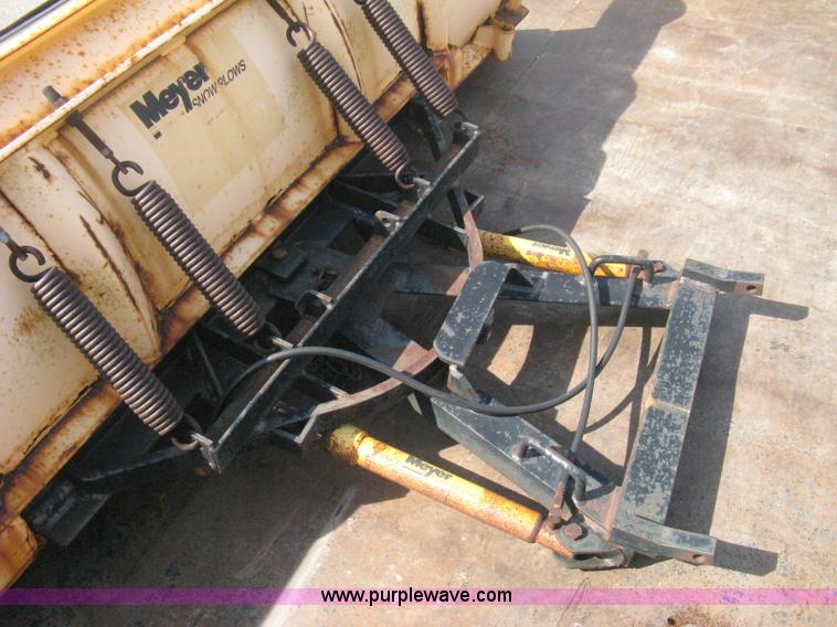 image for item B8133 2003 Ford F350 XL Super Duty flatbed pickup truck