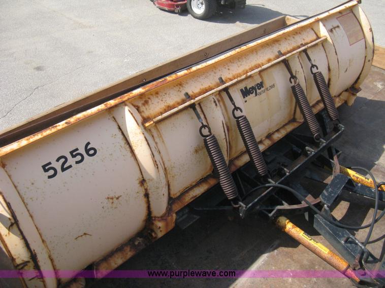 image for item B8133 2003 Ford F350 XL Super Duty flatbed pickup truck