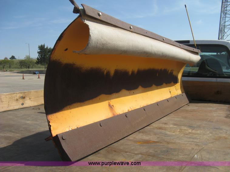 image for item B8133 2003 Ford F350 XL Super Duty flatbed pickup truck