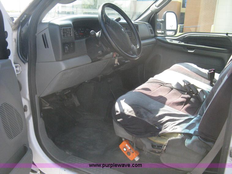 image for item B8134 2004 Ford F350 XL Super Duty flatbed pickup truck