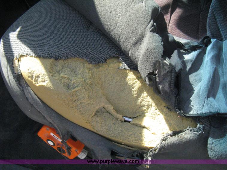 image for item B8134 2004 Ford F350 XL Super Duty flatbed pickup truck