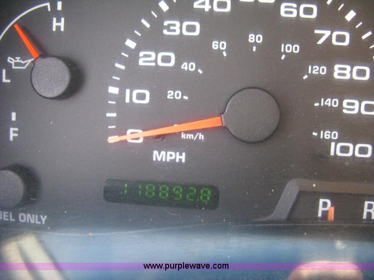 image for item B8134 2004 Ford F350 XL Super Duty flatbed pickup truck