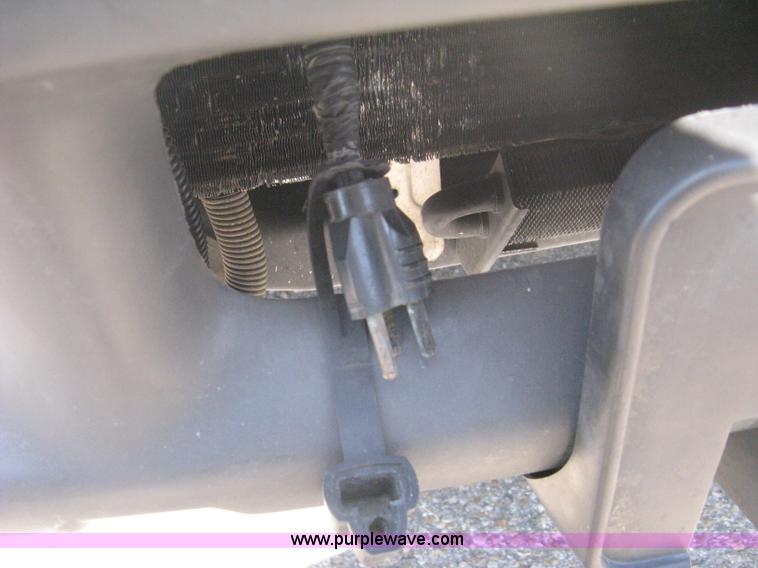 image for item B8134 2004 Ford F350 XL Super Duty flatbed pickup truck