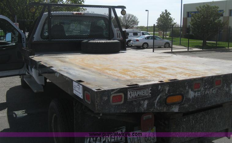image for item B8134 2004 Ford F350 XL Super Duty flatbed pickup truck
