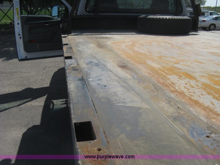 image for item B8134 2004 Ford F350 XL Super Duty flatbed pickup truck