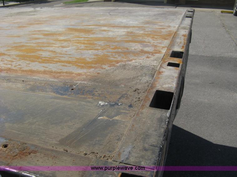 image for item B8134 2004 Ford F350 XL Super Duty flatbed pickup truck