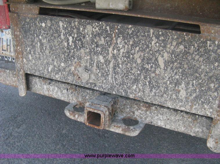 image for item B8134 2004 Ford F350 XL Super Duty flatbed pickup truck