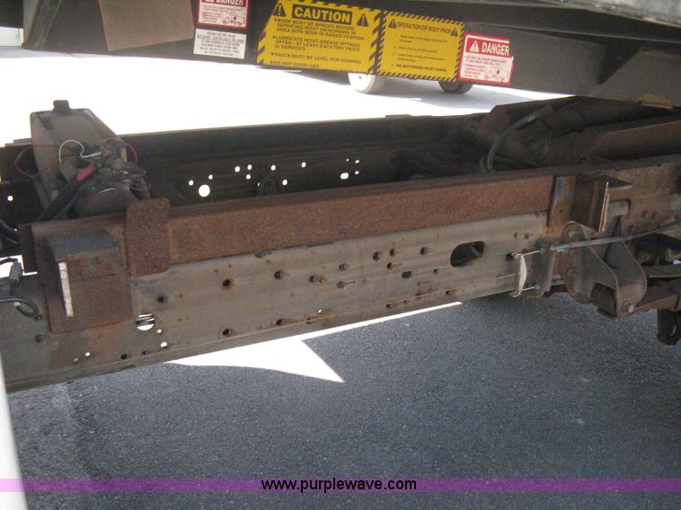 image for item B8134 2004 Ford F350 XL Super Duty flatbed pickup truck