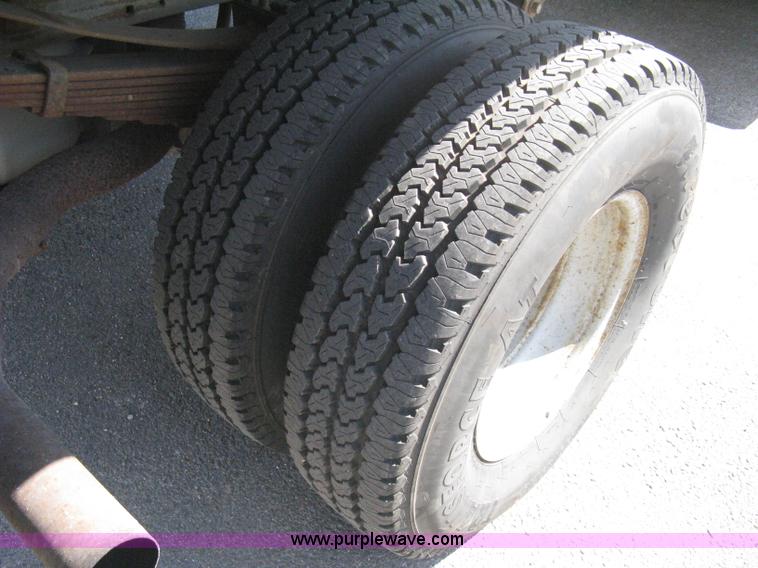 image for item B8134 2004 Ford F350 XL Super Duty flatbed pickup truck