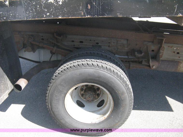 image for item B8134 2004 Ford F350 XL Super Duty flatbed pickup truck