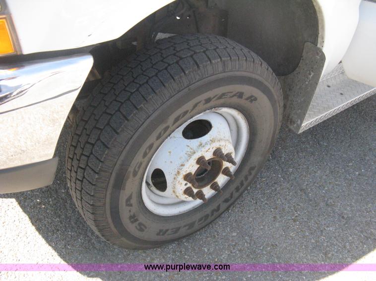 image for item B8134 2004 Ford F350 XL Super Duty flatbed pickup truck