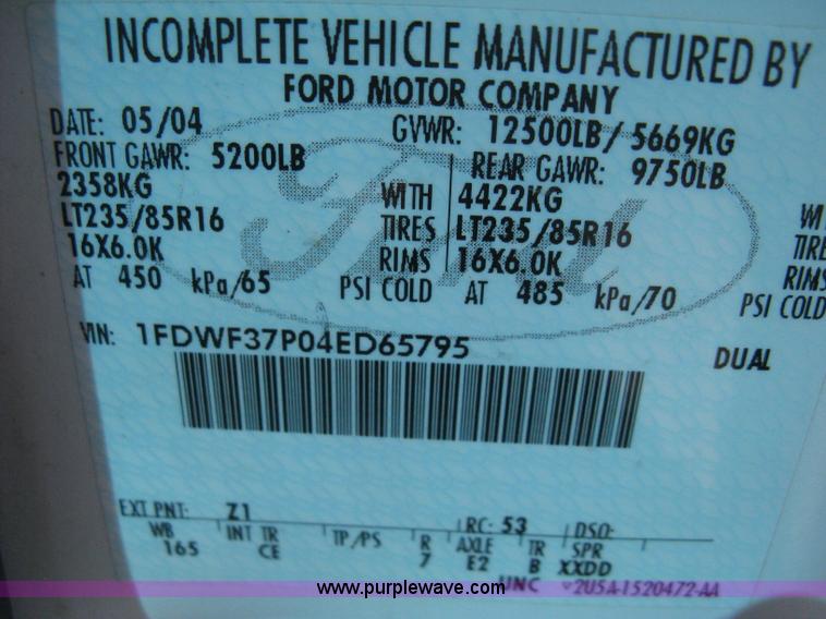 image for item B8134 2004 Ford F350 XL Super Duty flatbed pickup truck