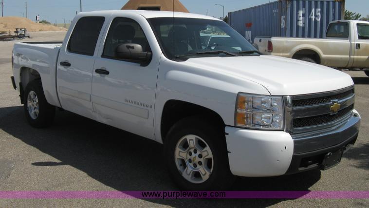 image for item B8136 2008 Chevrolet Silverado 1500 LT Crew Cab pickup truck