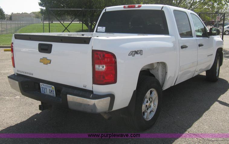 image for item B8136 2008 Chevrolet Silverado 1500 LT Crew Cab pickup truck