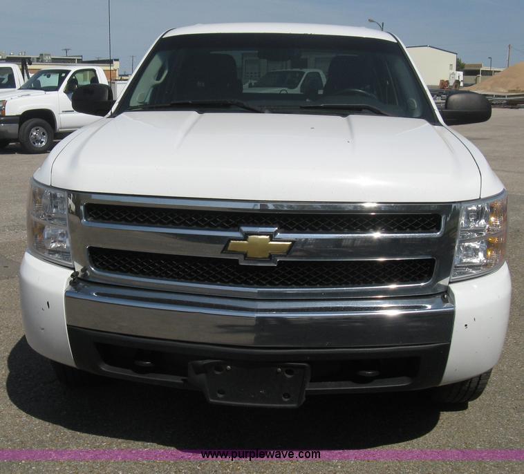 image for item B8136 2008 Chevrolet Silverado 1500 LT Crew Cab pickup truck