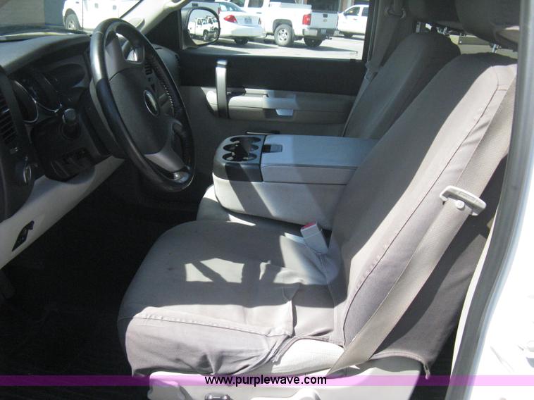 image for item B8136 2008 Chevrolet Silverado 1500 LT Crew Cab pickup truck