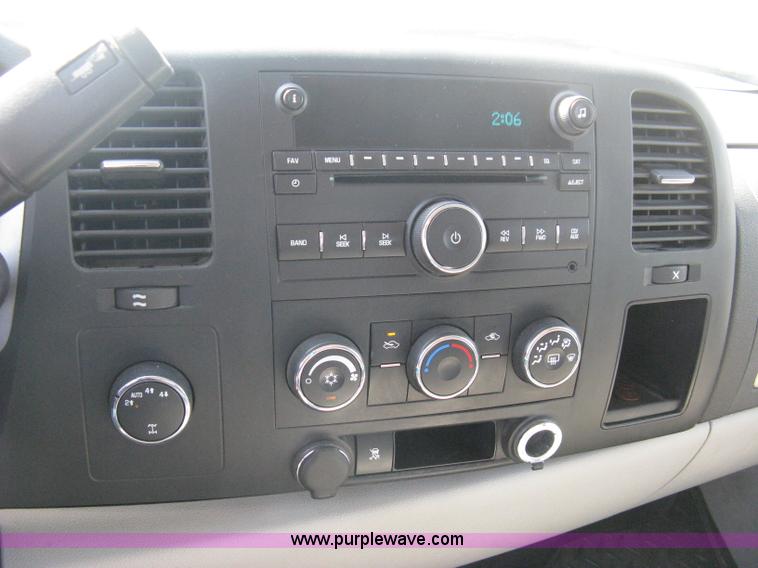 image for item B8136 2008 Chevrolet Silverado 1500 LT Crew Cab pickup truck