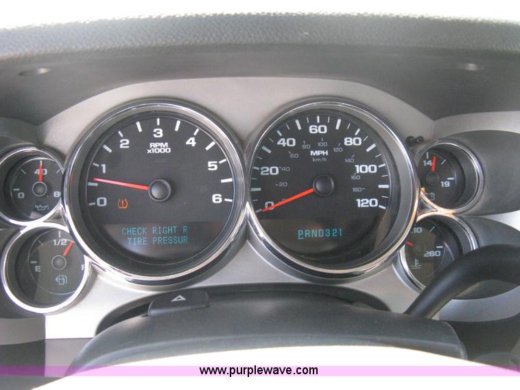 image for item B8136 2008 Chevrolet Silverado 1500 LT Crew Cab pickup truck