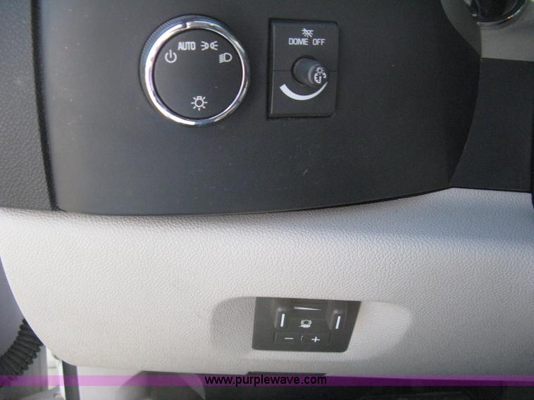 image for item B8136 2008 Chevrolet Silverado 1500 LT Crew Cab pickup truck