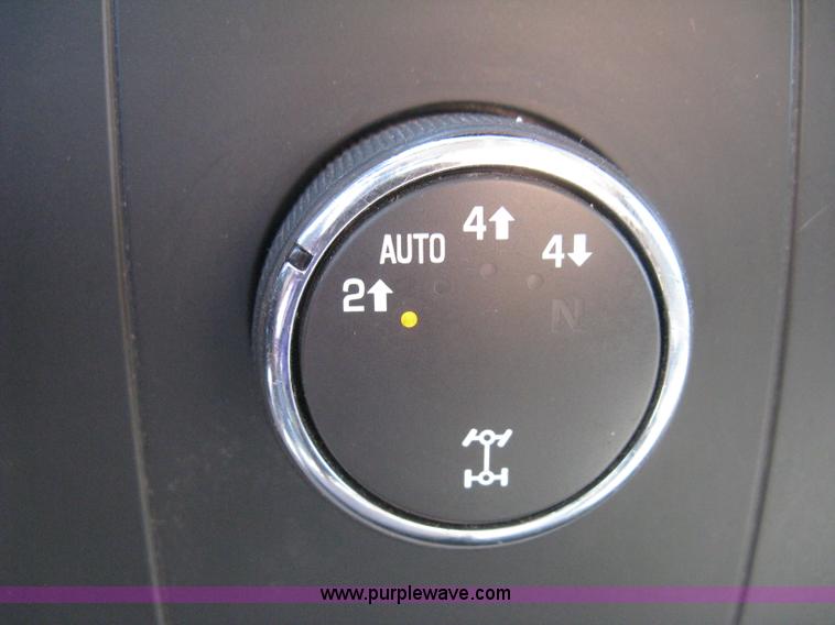 image for item B8136 2008 Chevrolet Silverado 1500 LT Crew Cab pickup truck