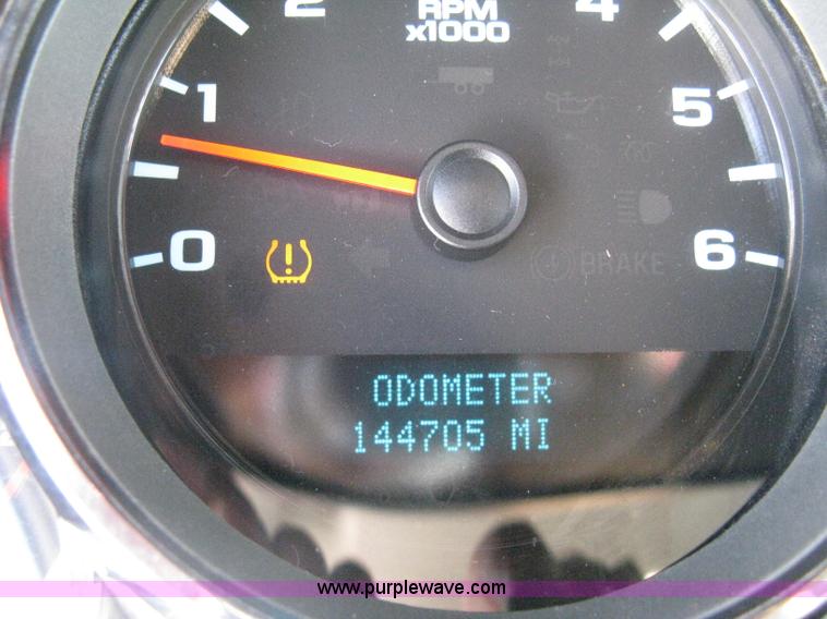 image for item B8136 2008 Chevrolet Silverado 1500 LT Crew Cab pickup truck