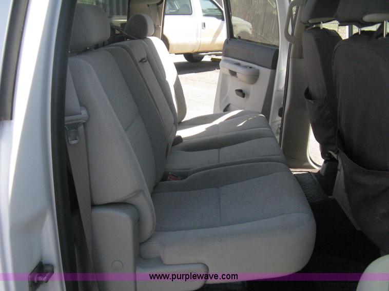 image for item B8136 2008 Chevrolet Silverado 1500 LT Crew Cab pickup truck