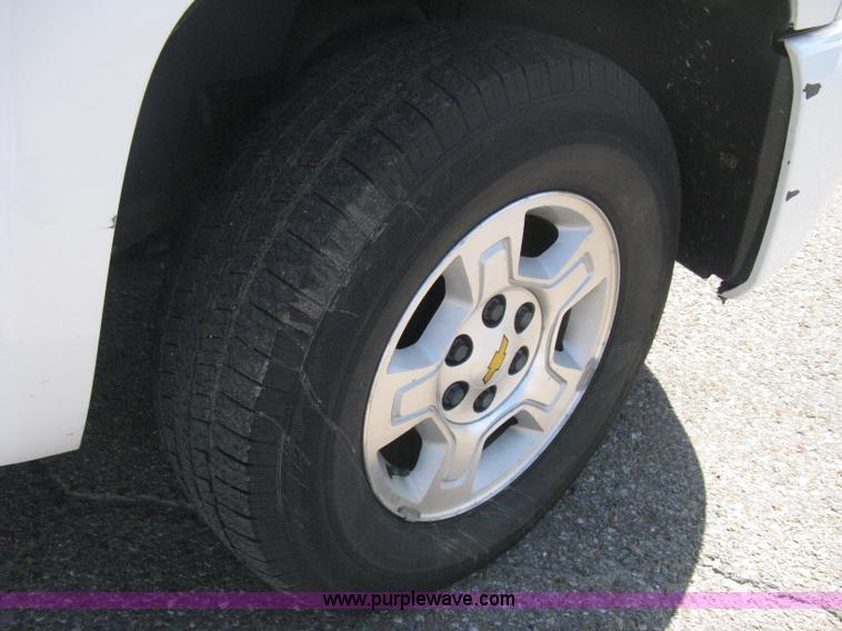 image for item B8136 2008 Chevrolet Silverado 1500 LT Crew Cab pickup truck