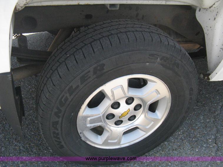 image for item B8136 2008 Chevrolet Silverado 1500 LT Crew Cab pickup truck