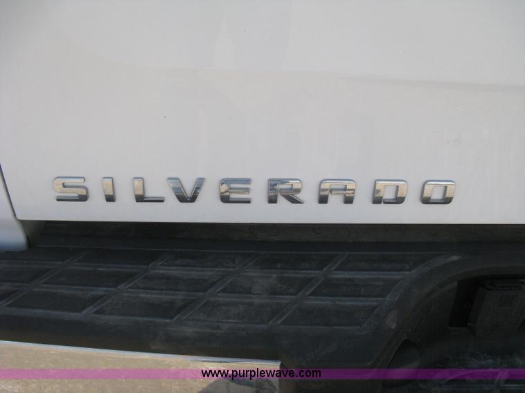 image for item B8136 2008 Chevrolet Silverado 1500 LT Crew Cab pickup truck