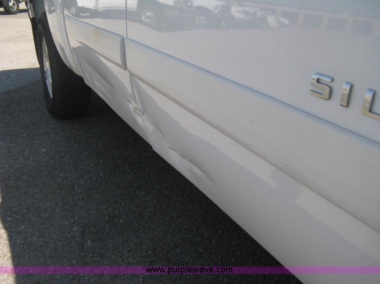 image for item B8136 2008 Chevrolet Silverado 1500 LT Crew Cab pickup truck