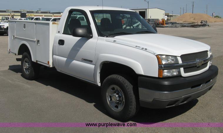 image for item B8137 2003 Chevrolet Silverado 2500HD utility pickup truck