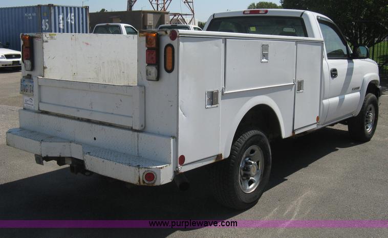 image for item B8137 2003 Chevrolet Silverado 2500HD utility pickup truck