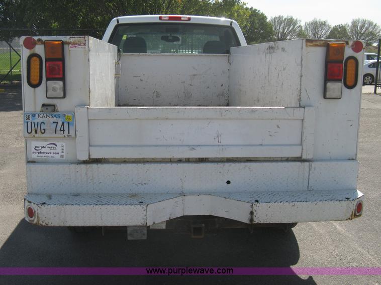 image for item B8137 2003 Chevrolet Silverado 2500HD utility pickup truck
