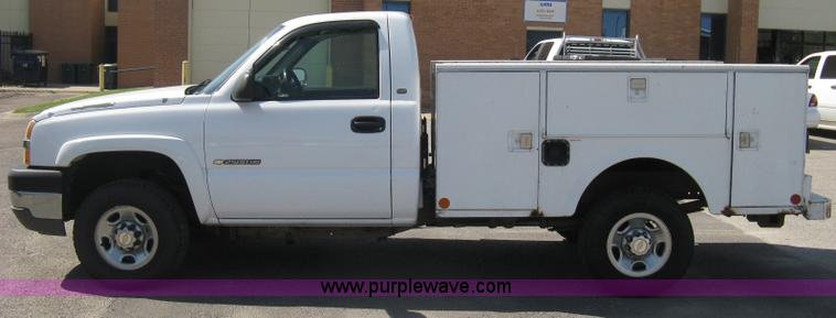 image for item B8137 2003 Chevrolet Silverado 2500HD utility pickup truck
