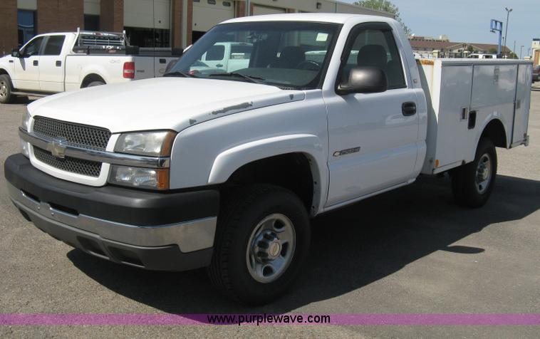 image for item B8137 2003 Chevrolet Silverado 2500HD utility pickup truck