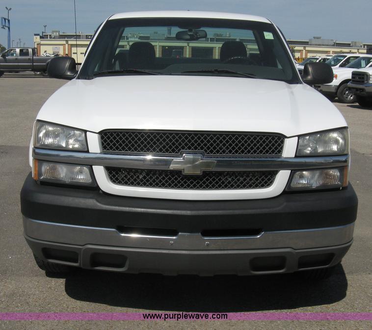 image for item B8137 2003 Chevrolet Silverado 2500HD utility pickup truck