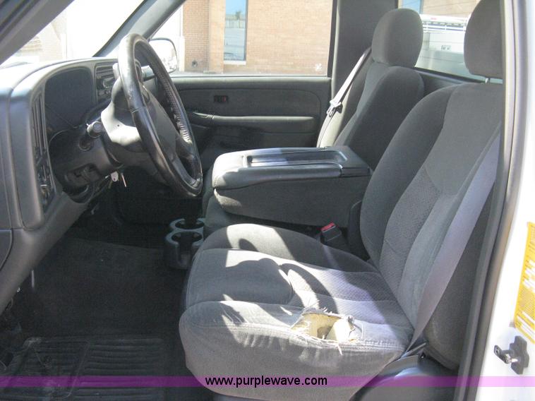 image for item B8137 2003 Chevrolet Silverado 2500HD utility pickup truck