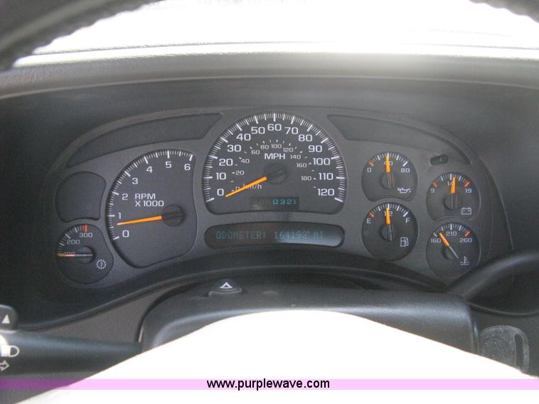 image for item B8137 2003 Chevrolet Silverado 2500HD utility pickup truck