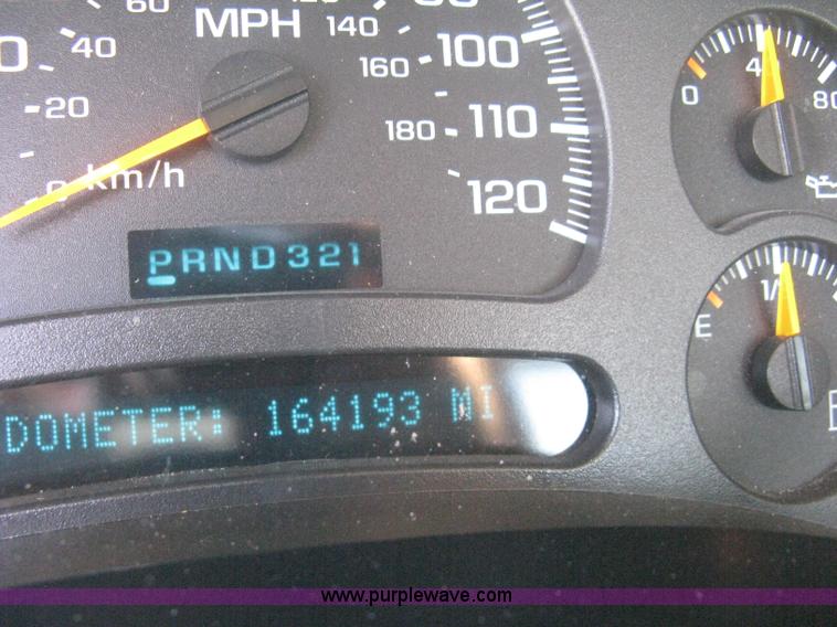 image for item B8137 2003 Chevrolet Silverado 2500HD utility pickup truck