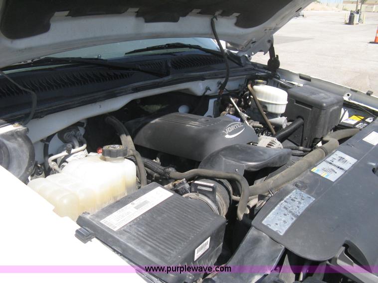 image for item B8137 2003 Chevrolet Silverado 2500HD utility pickup truck
