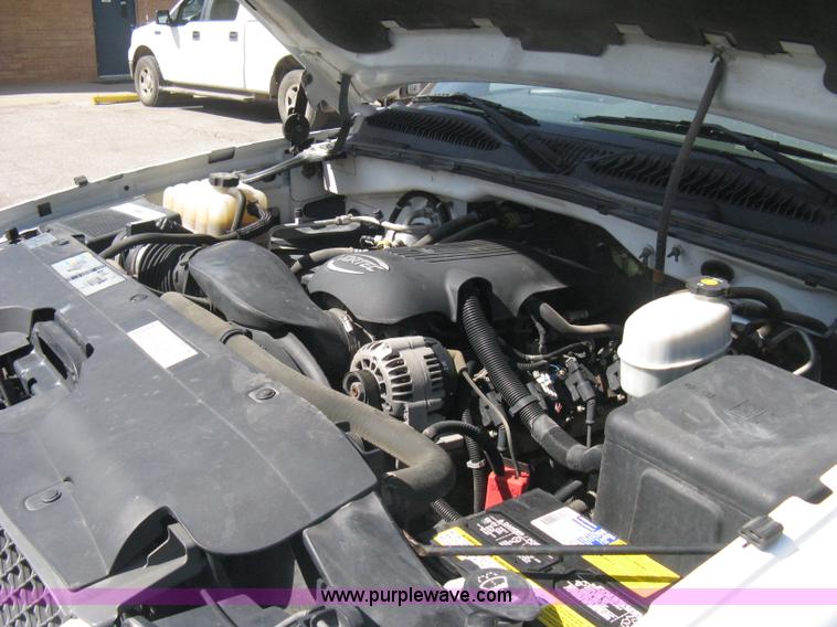 image for item B8137 2003 Chevrolet Silverado 2500HD utility pickup truck