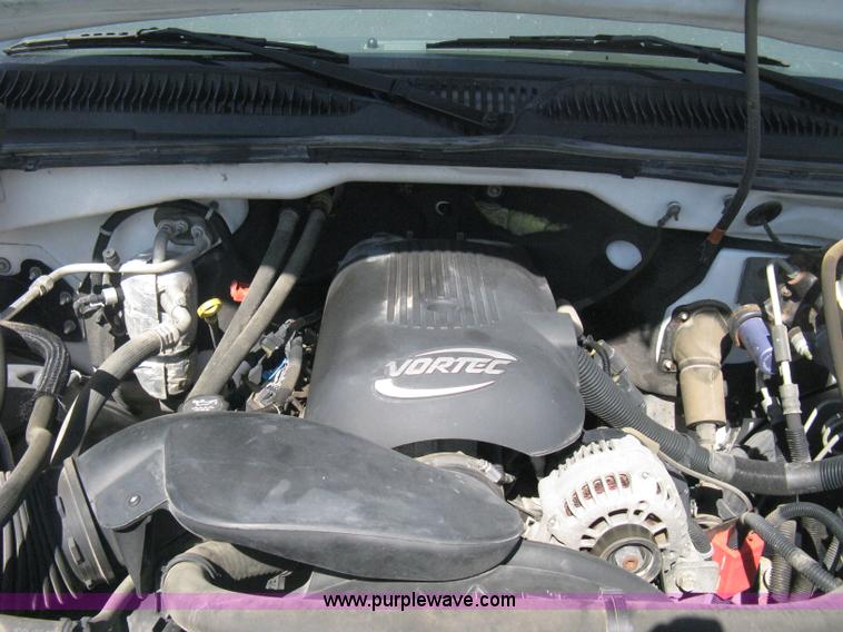 image for item B8137 2003 Chevrolet Silverado 2500HD utility pickup truck