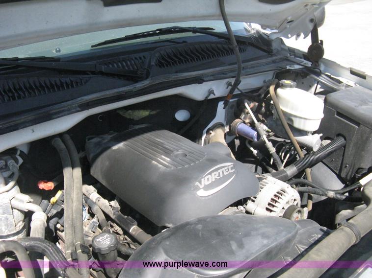 image for item B8137 2003 Chevrolet Silverado 2500HD utility pickup truck