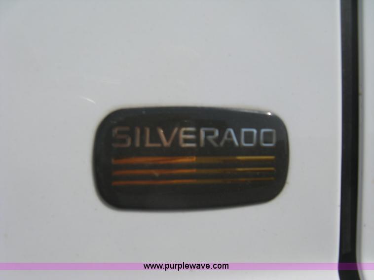 image for item B8137 2003 Chevrolet Silverado 2500HD utility pickup truck